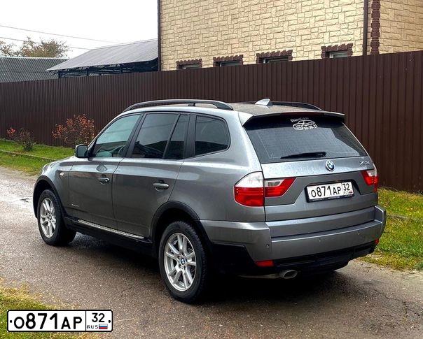 Фото автомобиля BMW X3, 2010 — госномер О871АР32. Цвет: СЕРЫЙ