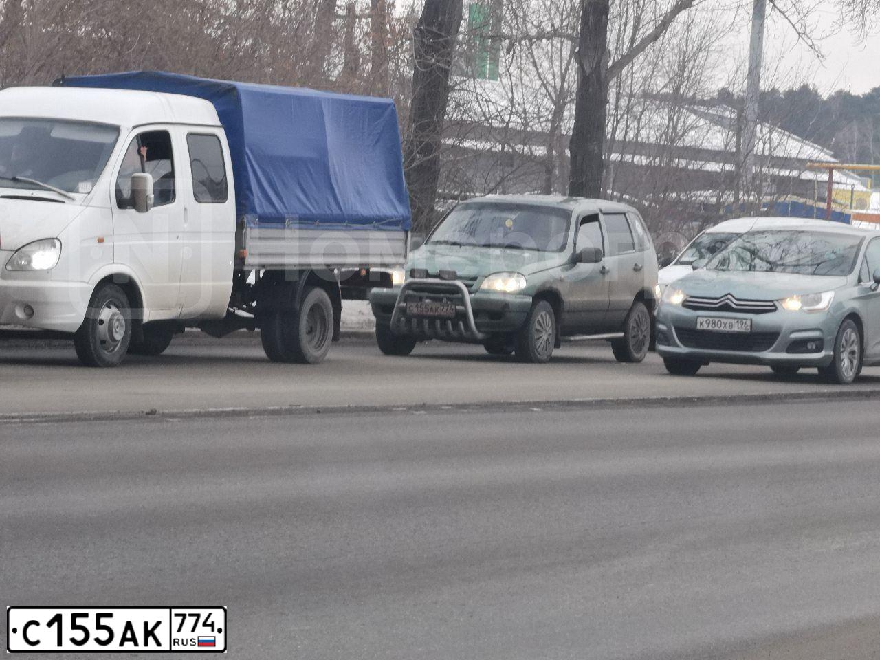 Фото автомобиля CHEVROLET NIVA, 2007 — госномер О959ЕВ774. Цвет: СЕРО-ЗЕЛЕНЫЙ