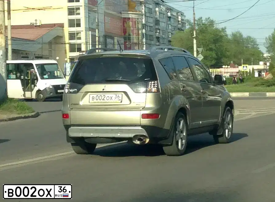 Фото автомобиля VOLKSWAGEN TOUAREG, 2008 — госномер А140КР136. Цвет: ЧЕРНЫЙ