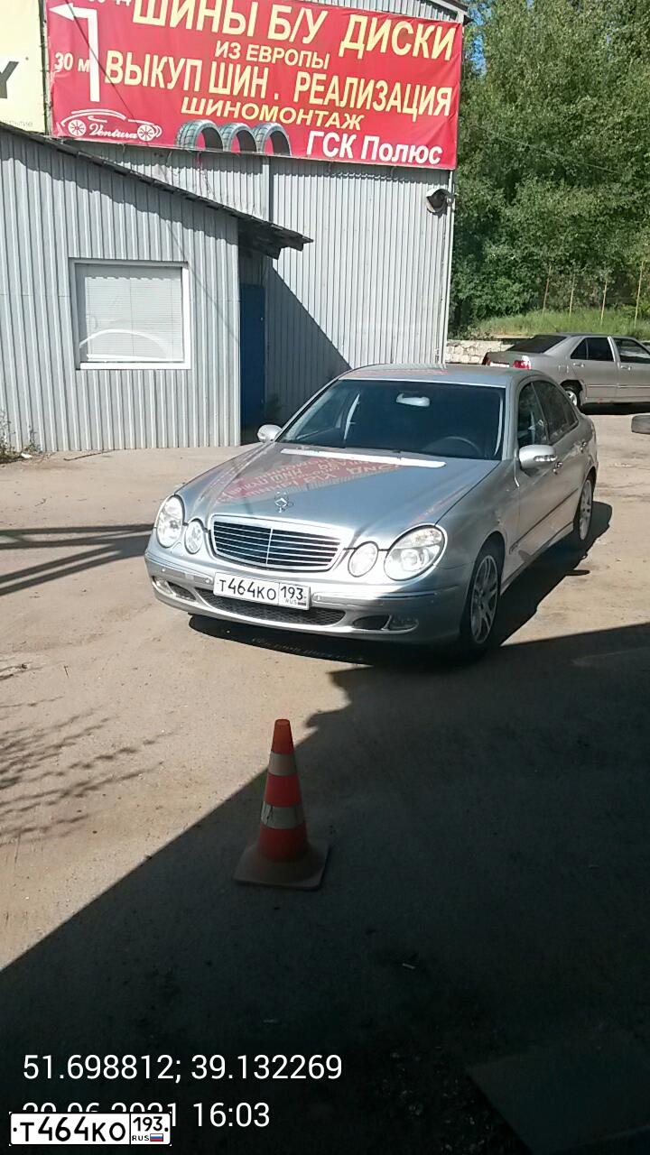 Фото автомобиля MERCEDES E-KLASSE, 2003 — госномер Н910МН36. Цвет: Серебристый