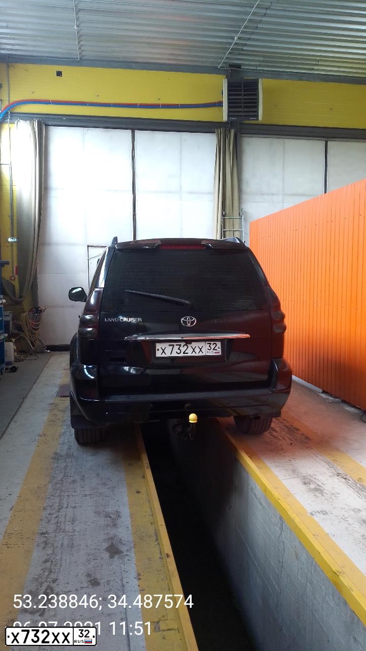 Фото автомобиля TOYOTA LANDCRUISER, 2003 — госномер Х008ТО177. Цвет: ЧЕРНЫЙ