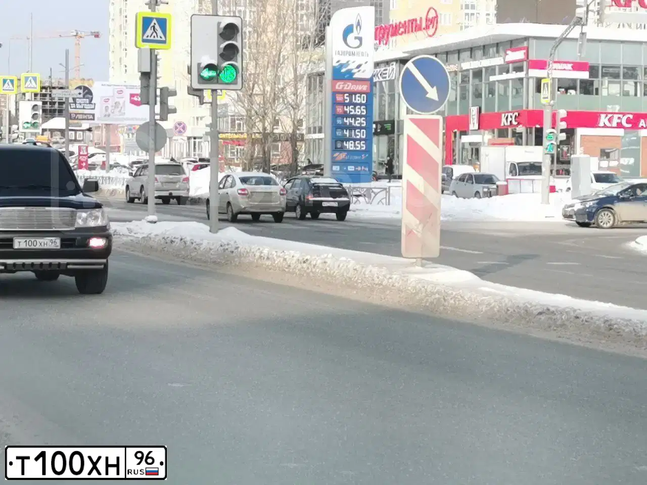 Фото автомобиля ТОЙОТА LAND CRUISER, 1998 — госномер Х836ЕК196. Цвет: ЗЕЛЕНЫЙ