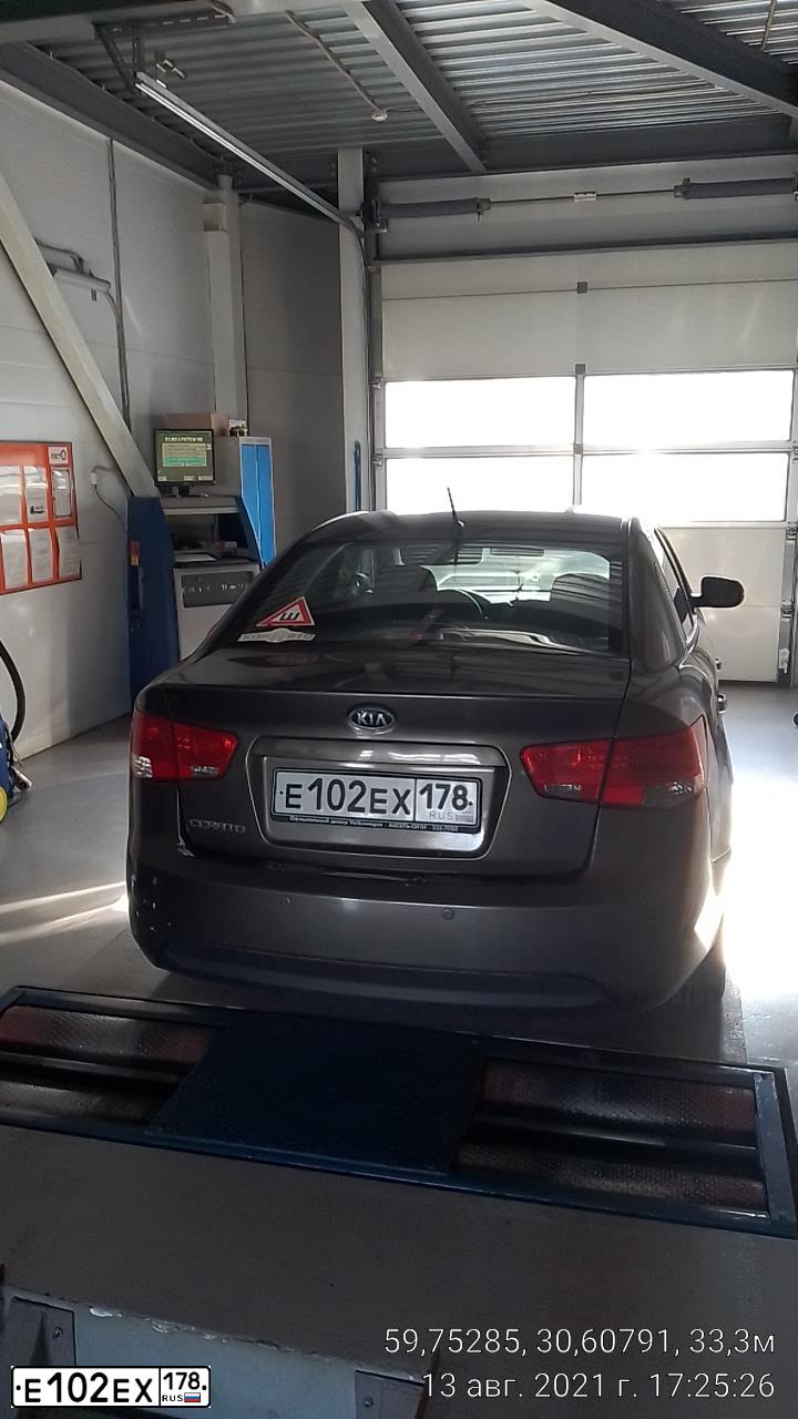 Фото автомобиля KIA CERATO, 2010 — госномер Е102ЕХ178. Цвет: БРОНЗОВЫЙ