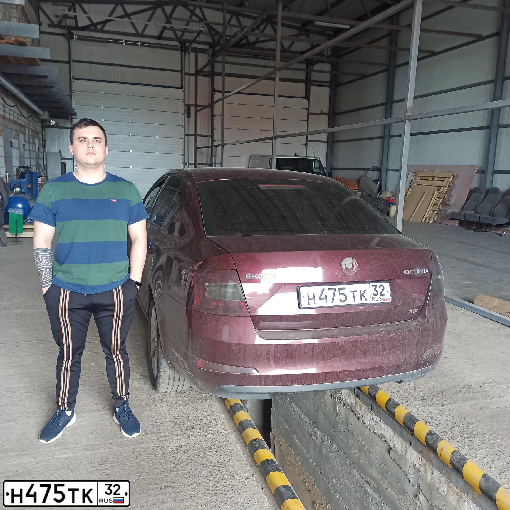Фото автомобиля SKODA OCTAVIA, 2013 — госномер В268АУ57. Цвет: ТЕМНО-БОРДОВЫЙ
