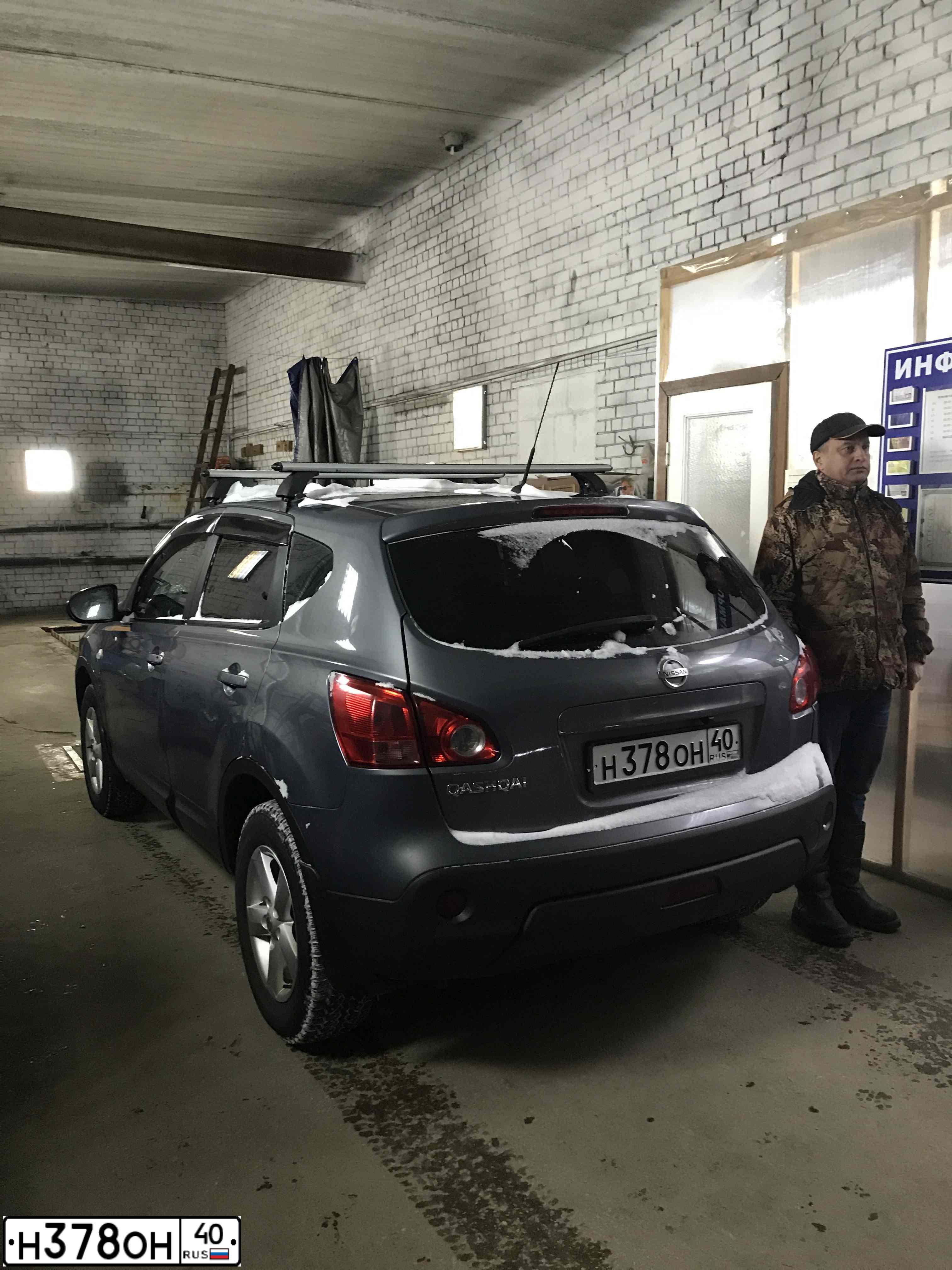 Фото автомобиля NISSAN QASHQAI, 2008 — госномер В979ВС40. Цвет: СЕРЫЙ