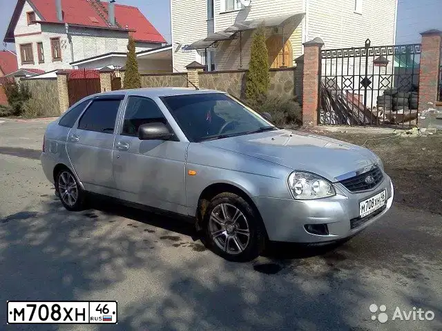 Фото автомобиля LADA 2172 PRIORA, 2012 — госномер М708ХН46. Цвет: светло-серебристый металлик
