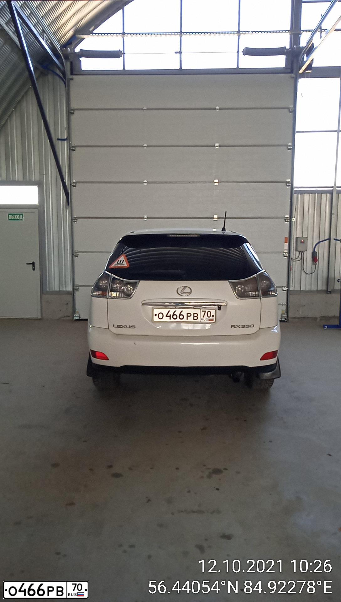 Фото автомобиля LEXUS RX, 2005 — госномер О466РВ70. Цвет: БЕЛЫЙ