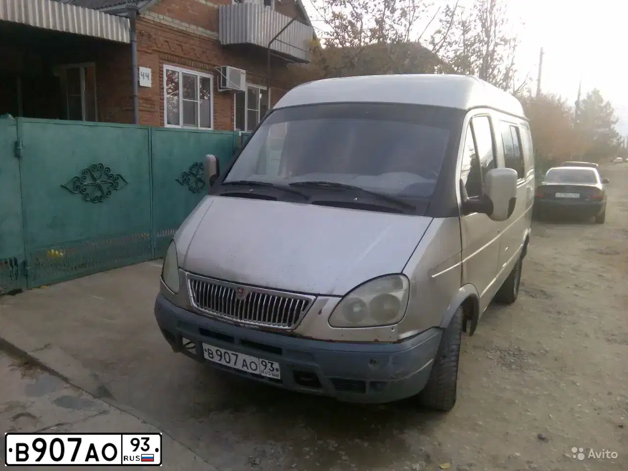 Фото автомобиля GAZ 2752 SOBOL, 2006 — госномер В907АО93. Цвет: СЕРЫЙ
