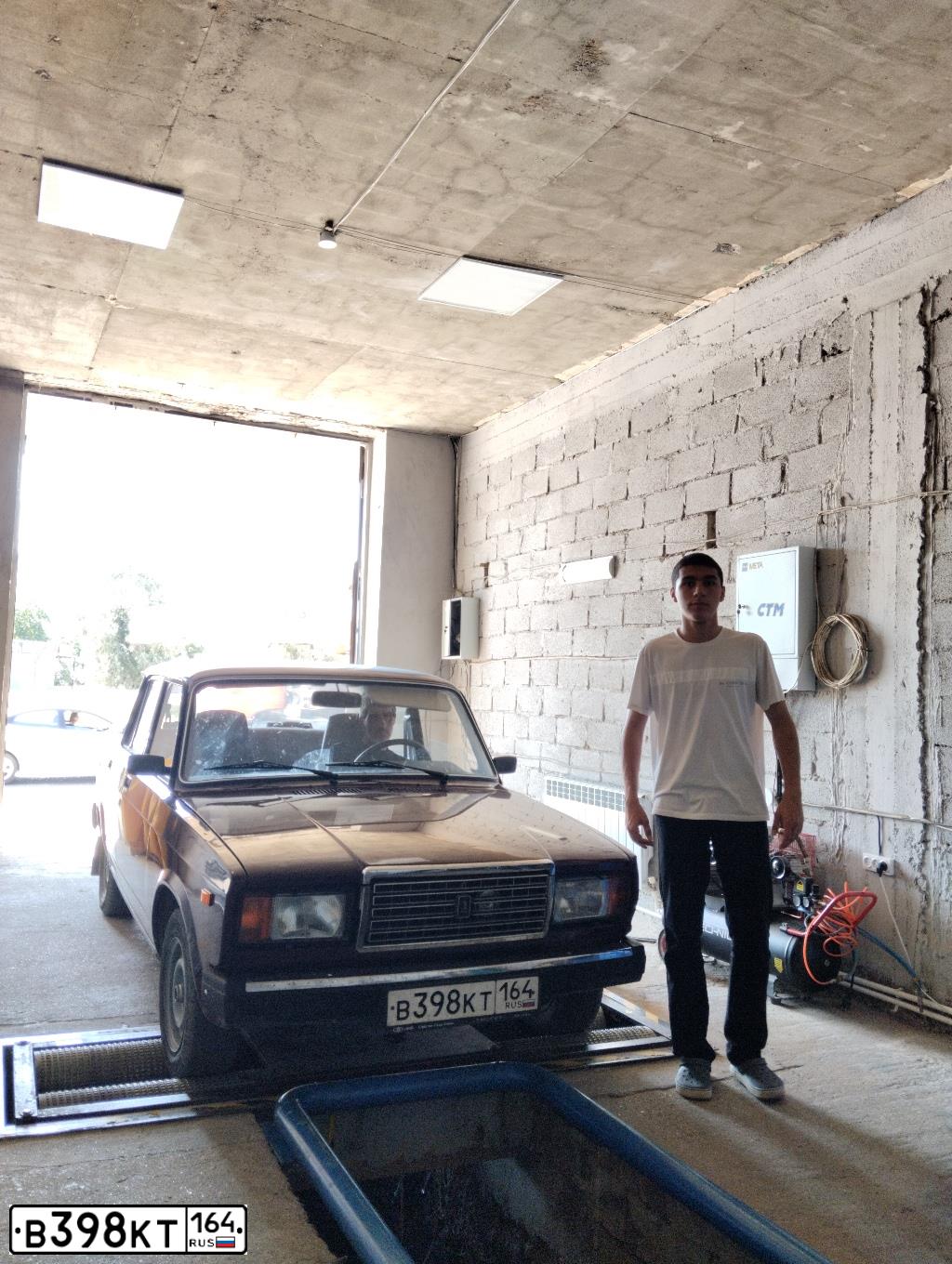 Фото автомобиля LADA 2107, 2007 — госномер Х388РН05. Цвет: ТЕМНО ВИШНЕВЫЙ