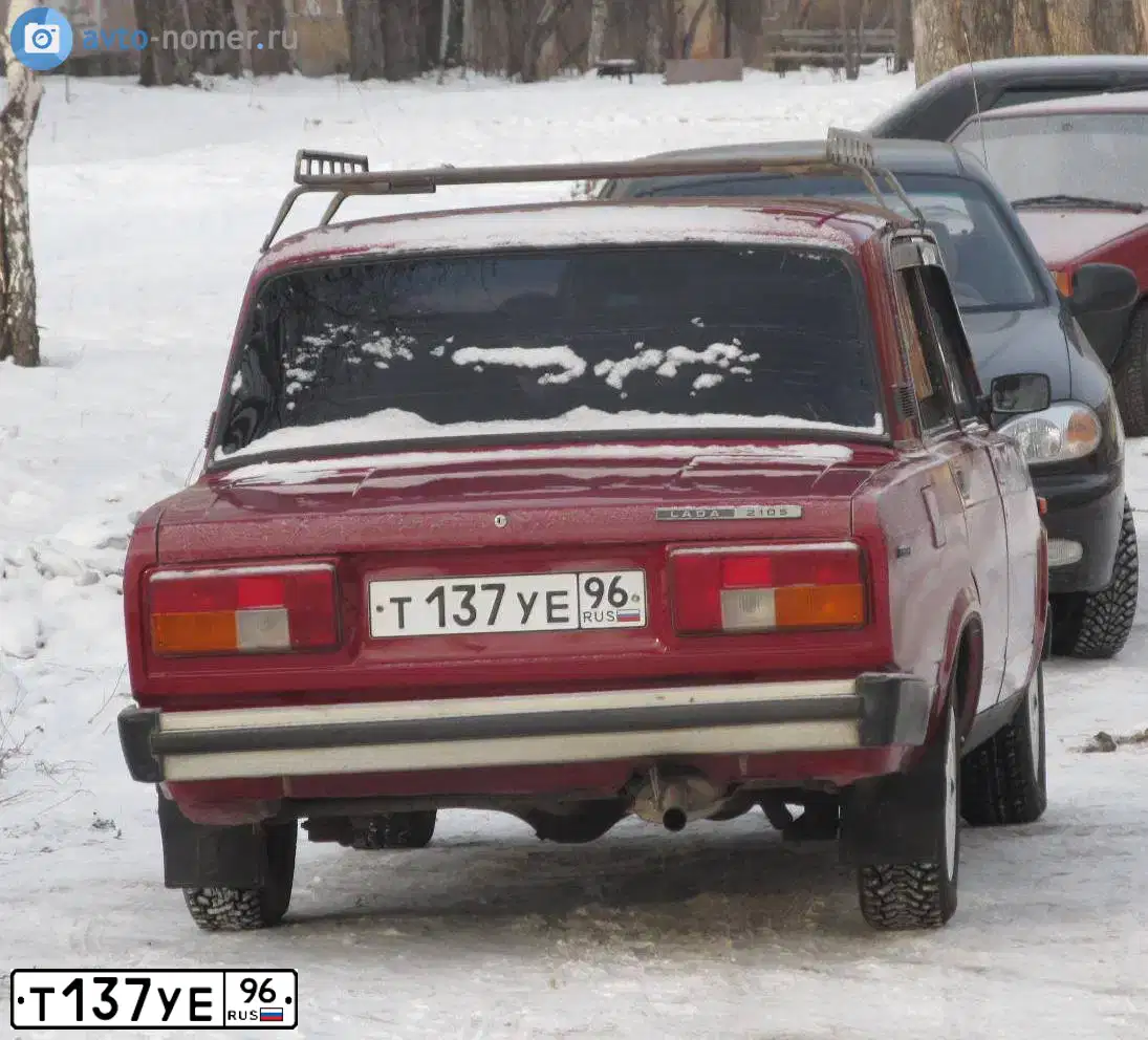 Фото автомобиля LADA 2105, 1996 — госномер Т137УЕ96. Цвет: Красный