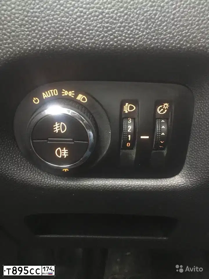 Фото автомобиля OPEL CORSA, 2013 — госномер Т895СС174. Цвет: Красный