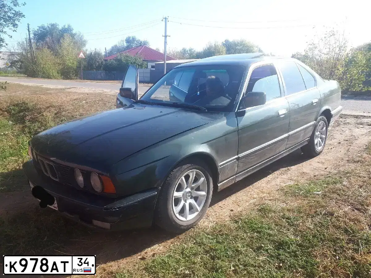 Фото автомобиля BMW SERIE 5, 1990 — госномер Х444АХ34. Цвет: ЧЕРНЫЙ