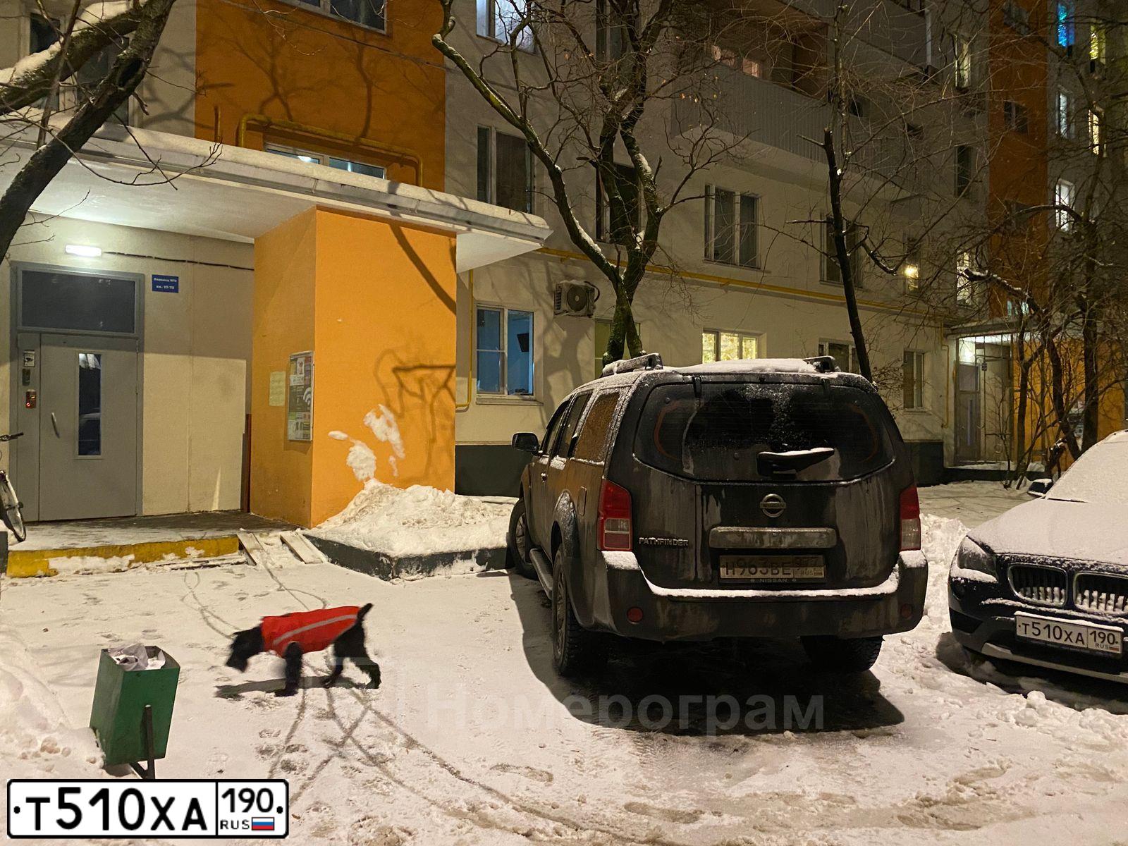 Фото автомобиля BMW X1, 2012 — госномер Т510ХА190. Цвет: СИНИЙ