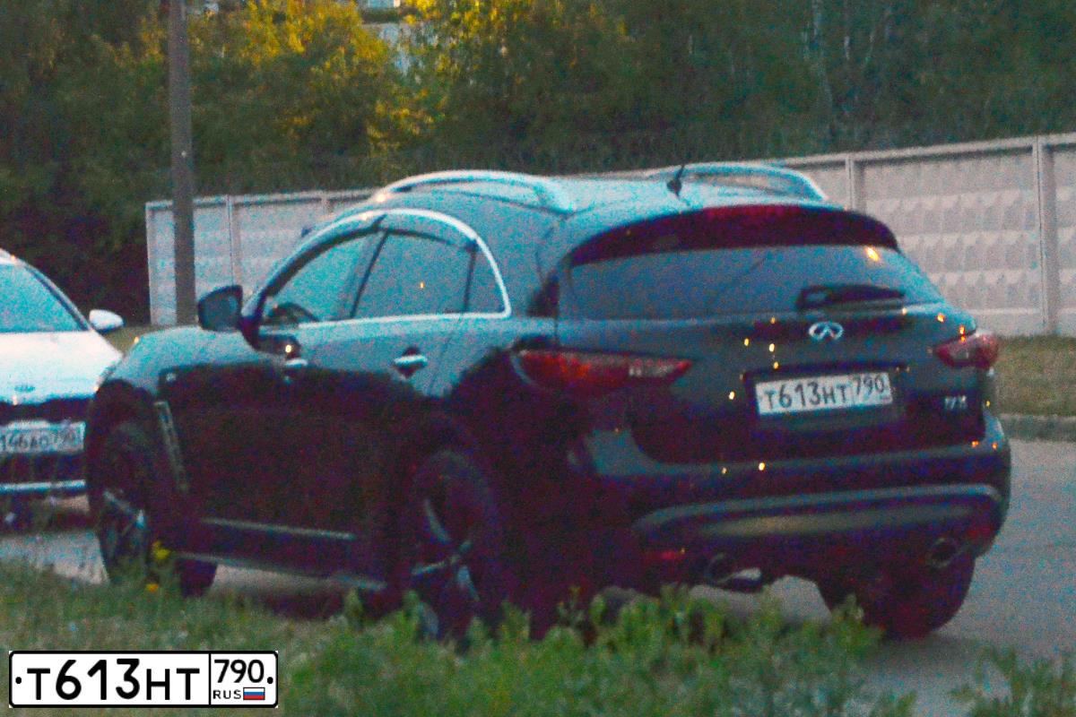 Фото автомобиля INFINITI QX70 /FX/, 2009 — госномер Т613НТ790. Цвет: ЧЕРНЫЙ