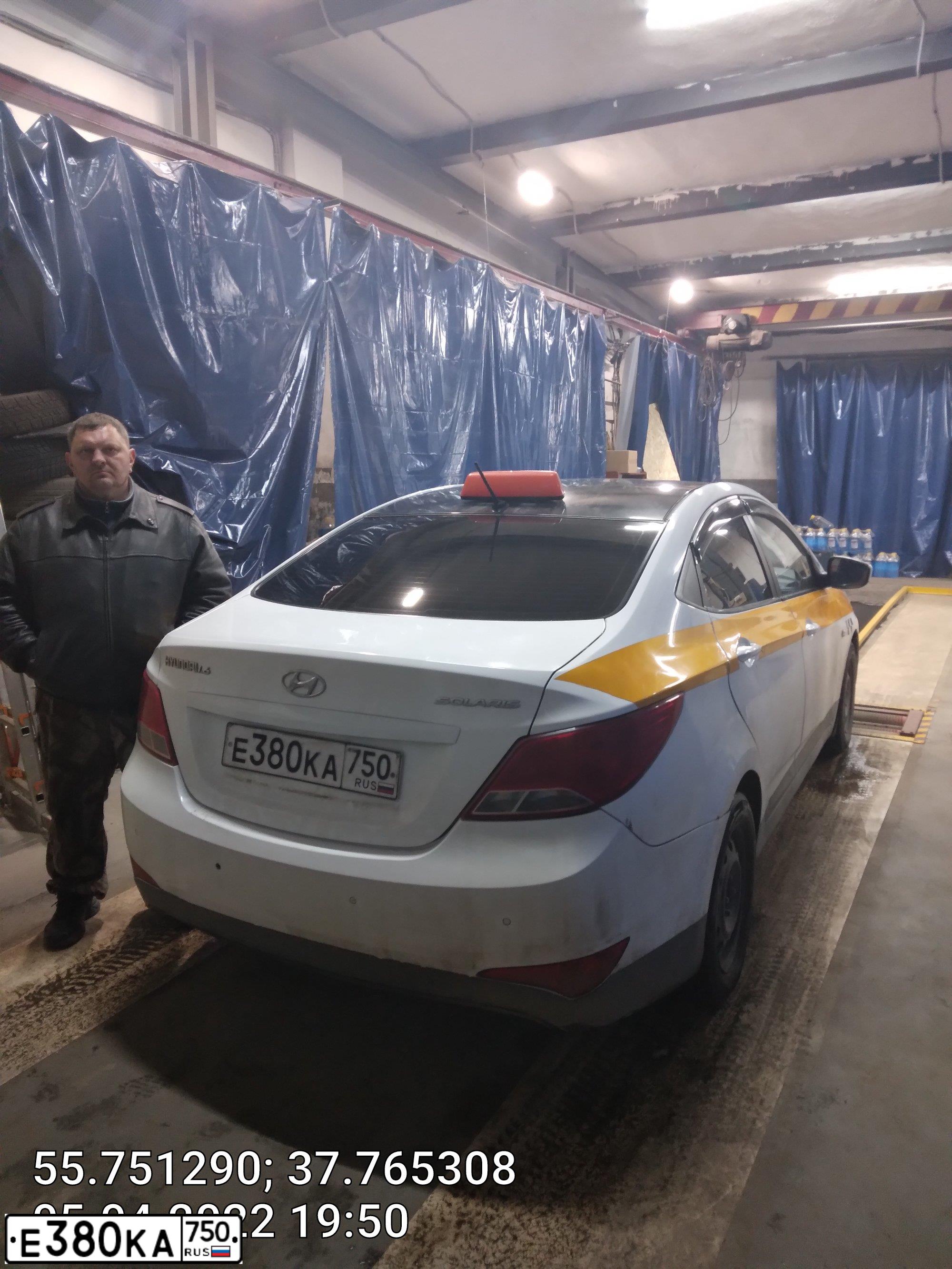 Фото автомобиля HYUNDAI SOLARIS, 2014 — госномер Е380КА750. Цвет: БЕЛЫЙ-ЖЕЛТЫЙ-СЕРЫЙ