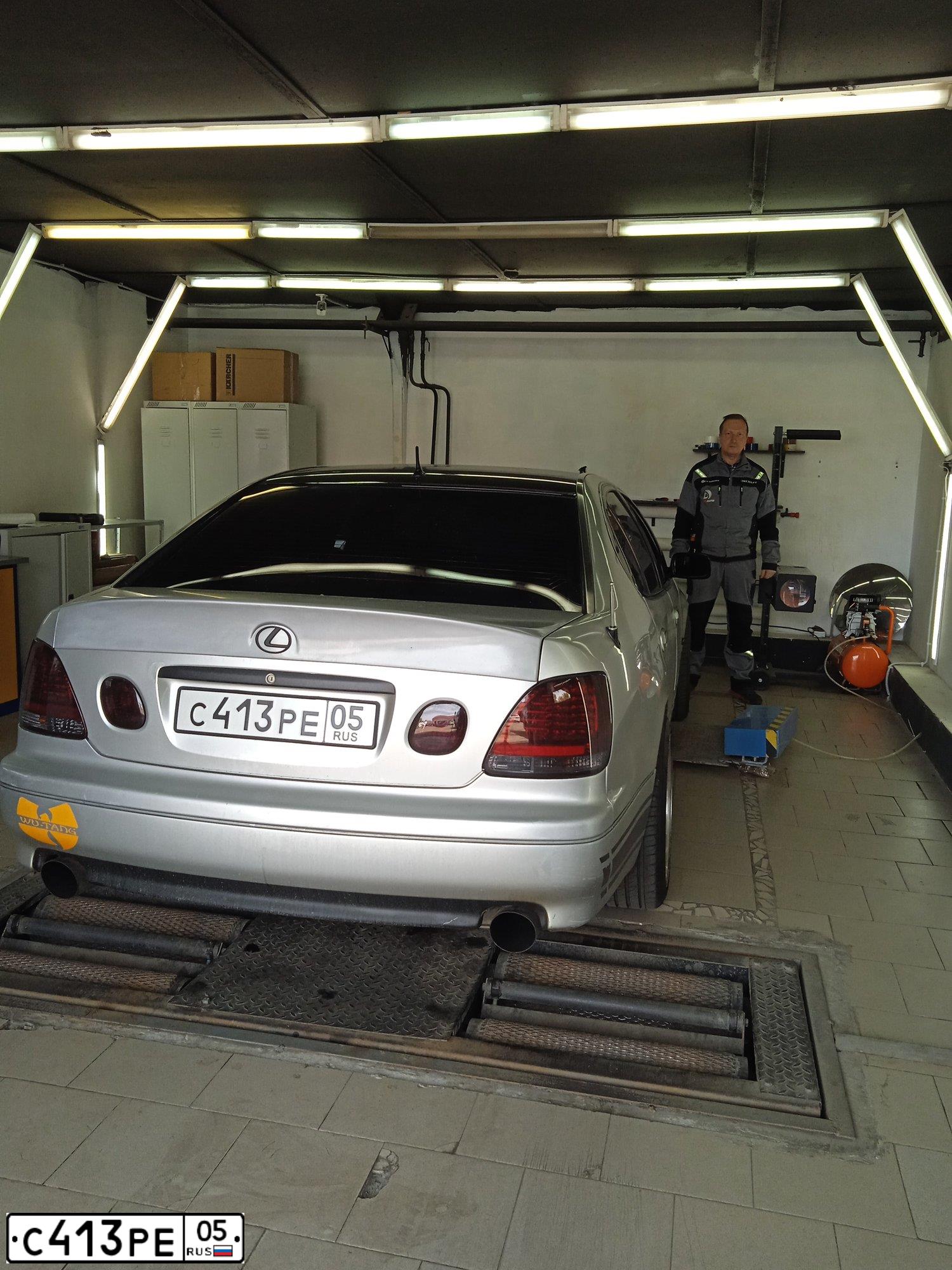 Фото автомобиля LEXUS GS300, 2002 — госномер Н447ХЕ198. Цвет: Серебристый