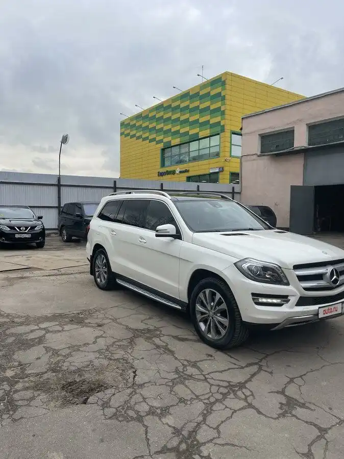 Фото автомобиля MERCEDES GL-KLASSE, 2013 — госномер А986НУ77. Цвет: Белый