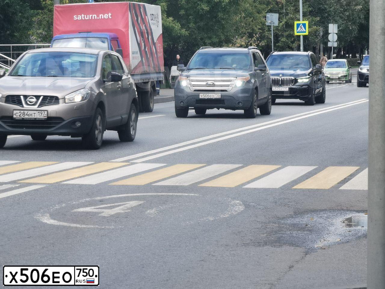 Фото автомобиля FORD EXPLORER, 2012 — госномер М656ХР790. Цвет: ТЕМНО-СЕРЫЙ