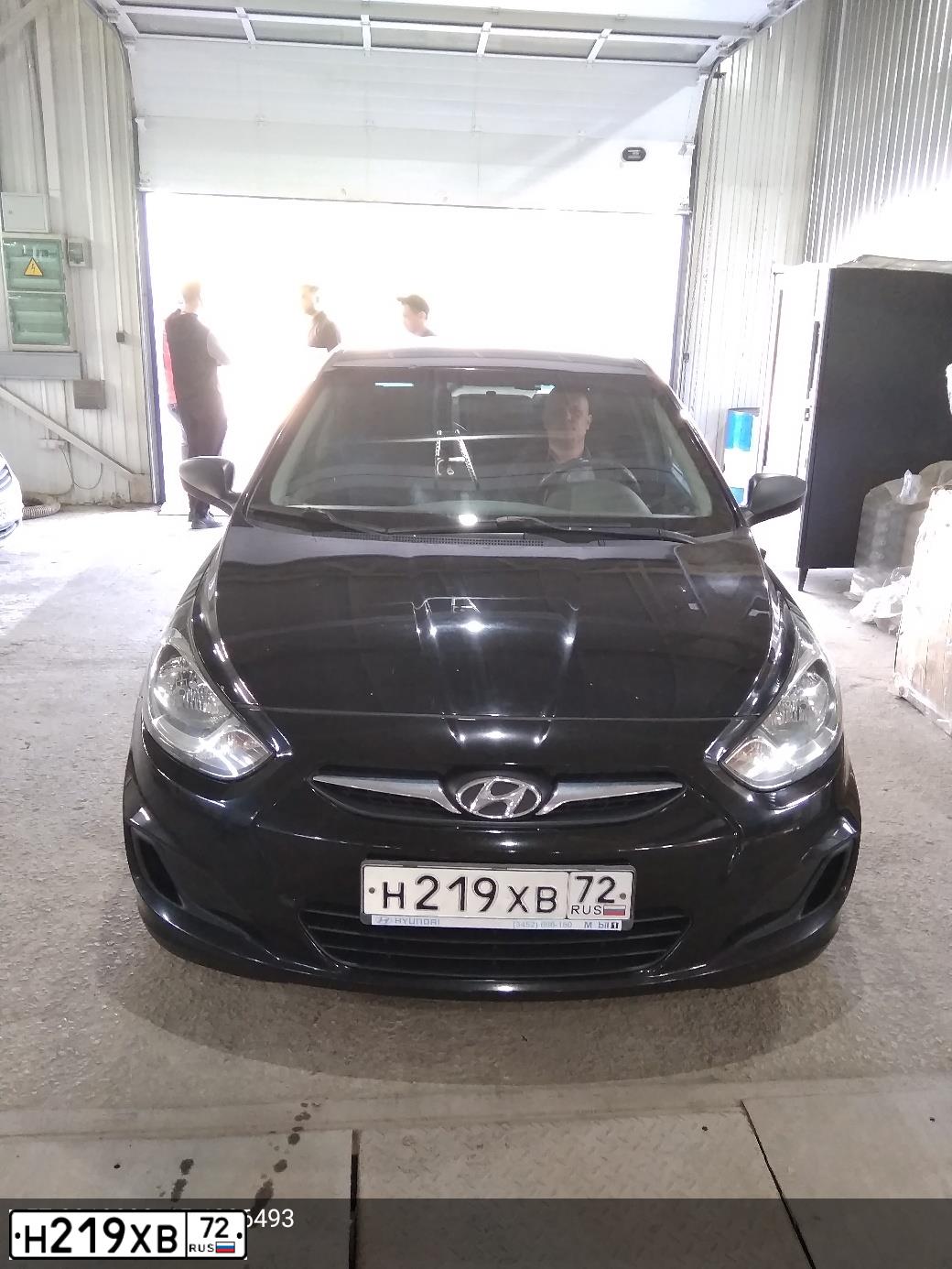 Фото автомобиля HYUNDAI SOLARIS, 2011 — госномер Н219ХВ72. Цвет: ЧЕРНЫЙ