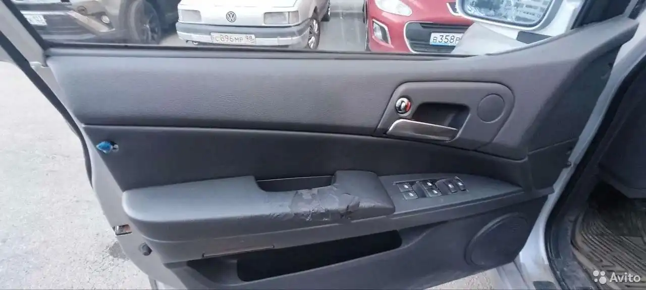 Фото автомобиля VOLKSWAGEN PASSAT, 1991 — госномер С896МР98. Цвет: СЕРЕБРИСТЫЙ