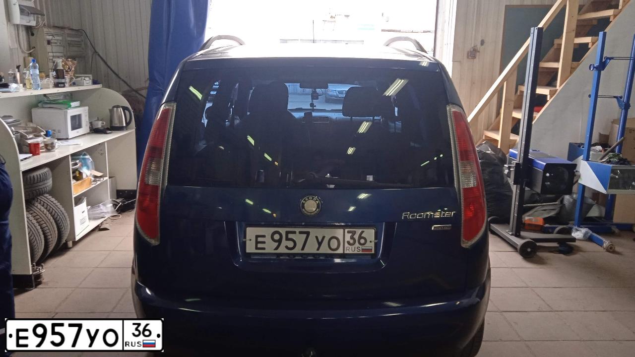 Фото автомобиля NISSAN PATROL, 1999 — госномер Т698ХУ36. Цвет: Белый