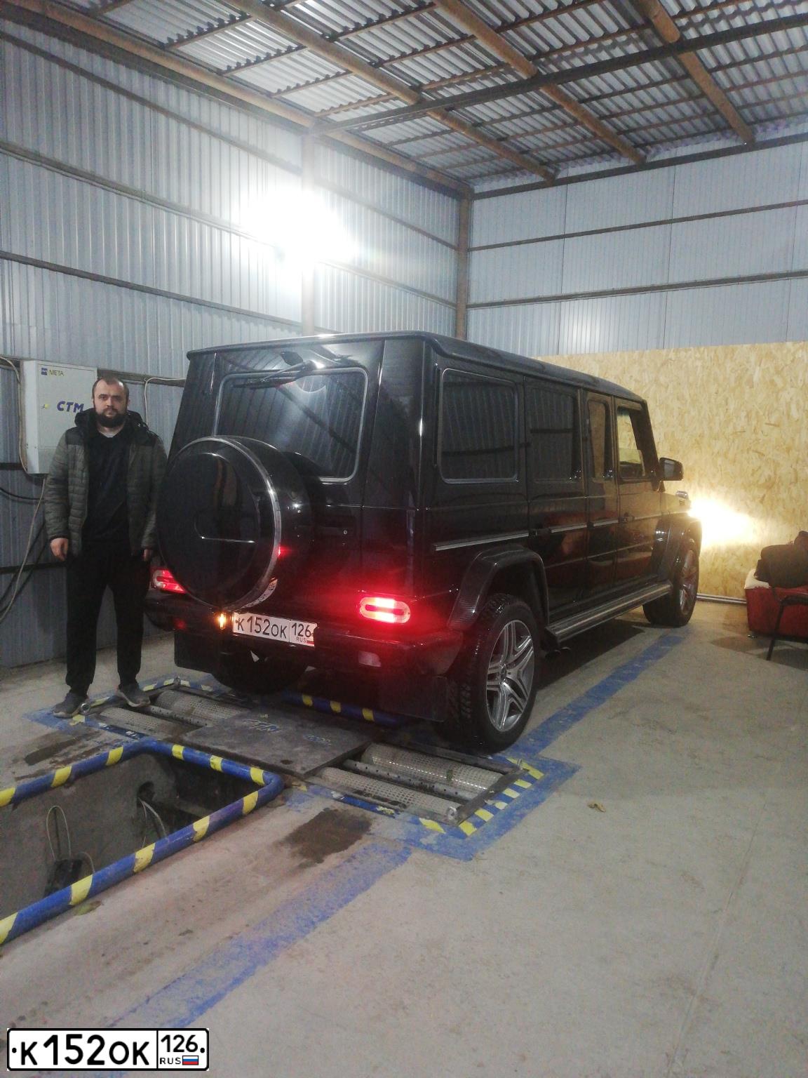Фото автомобиля MERCEDES G-KLASSE, 2009 — госномер О777АА77. Цвет: ЧЕРНЫЙ