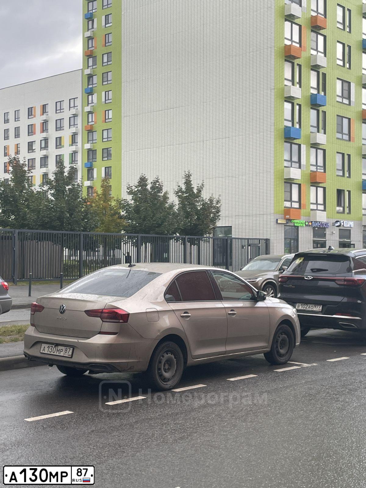 Фото автомобиля VOLKSWAGEN ФОЛЬКСВАГЕН ПОЛО, 2021 — госномер А130МР87. Цвет: БЕЖЕВЫЙ