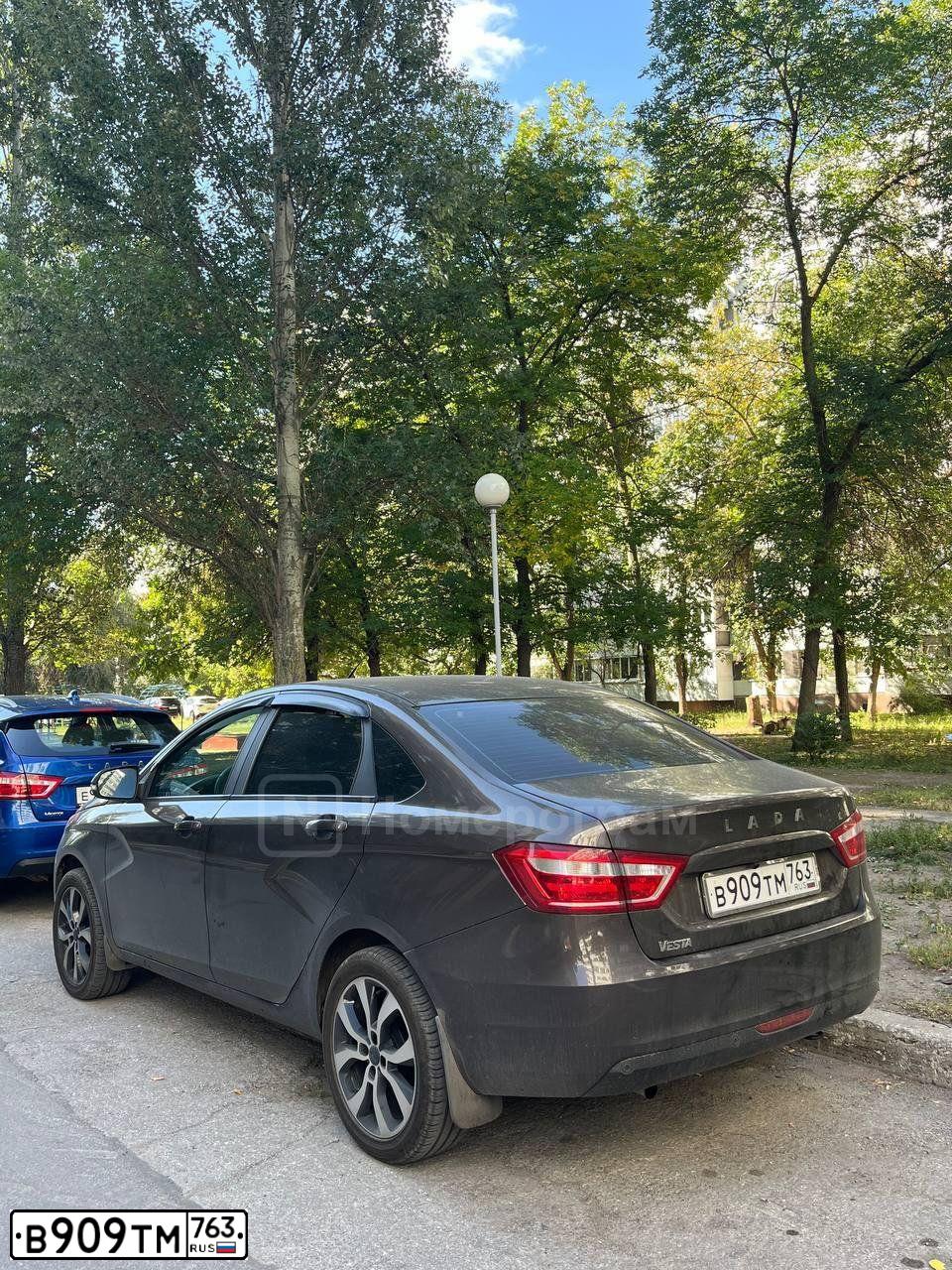 Фото автомобиля LADA VESTA, 2020 — госномер В909ТМ763. Цвет: Коричневый