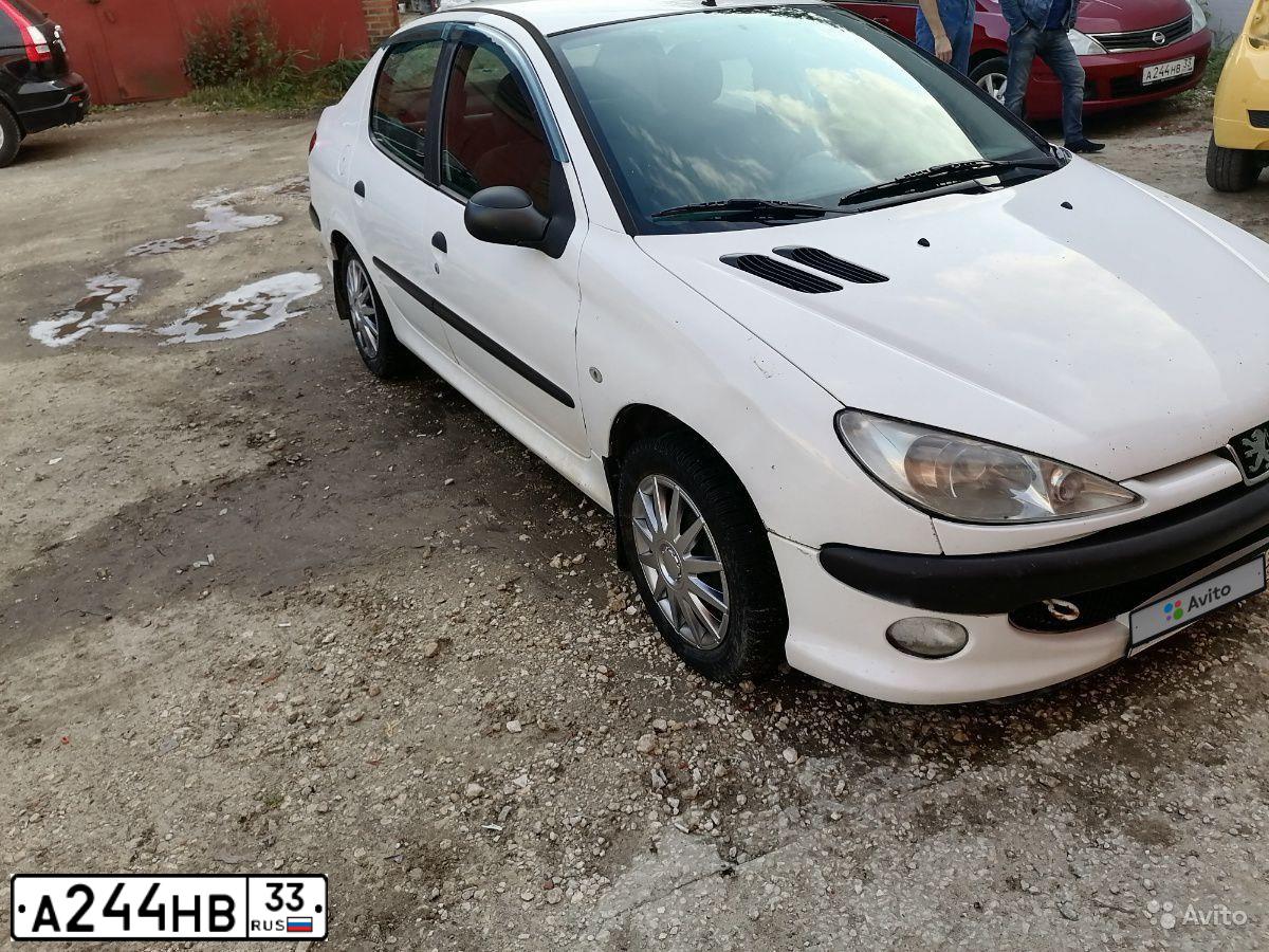Фото автомобиля NISSAN TIIDA, 2012 — госномер Х284КА37. Цвет: Красный