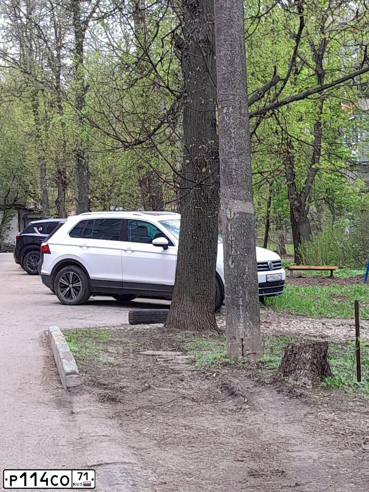 Фото автомобиля VOLKSWAGEN TIGUAN, 2013 — госномер Р114СО71. Цвет: Белый