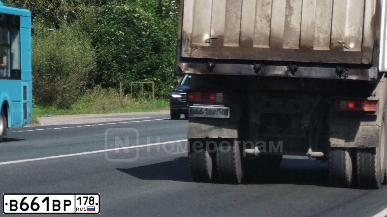 Фото автомобиля RENAULT LOGAN, 2015 — госномер Т036ТО178. Цвет: СИНИЙ