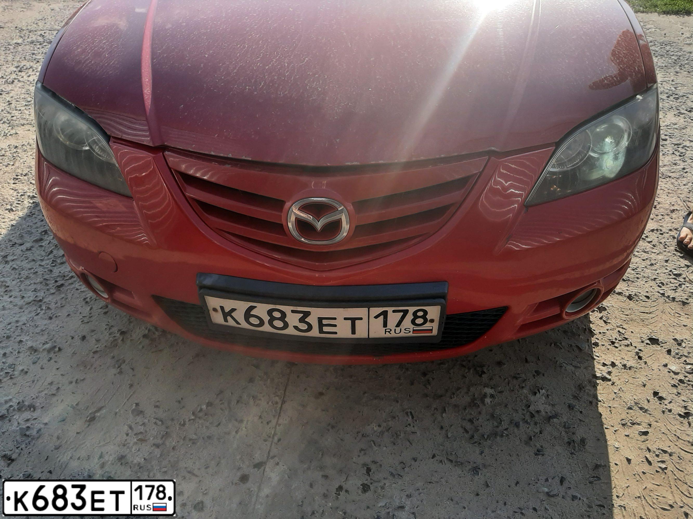 Фото автомобиля MAZDA 3, 2004 — госномер У886ОМ31. Цвет: Красный