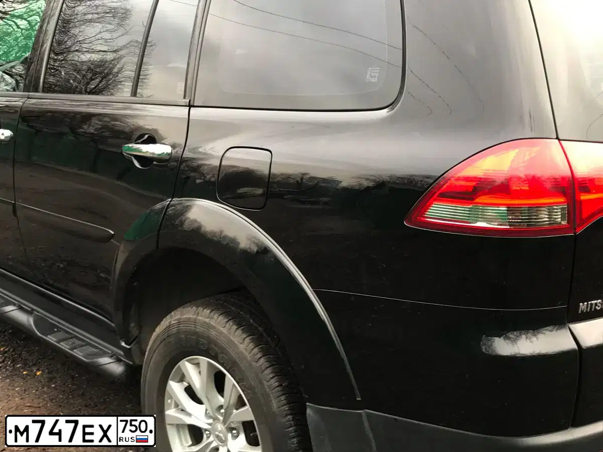 Фото автомобиля MITSUBISHI PAJERO SPORT, 2014 — госномер М747ЕХ750. Цвет: ЧЕРНЫЙ