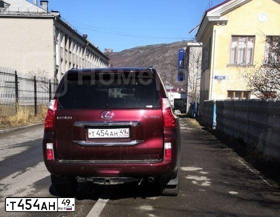 Фото автомобиля LEXUS GX, 2010 — госномер А696ВХ49. Цвет: ВИШНЕВЫЙ