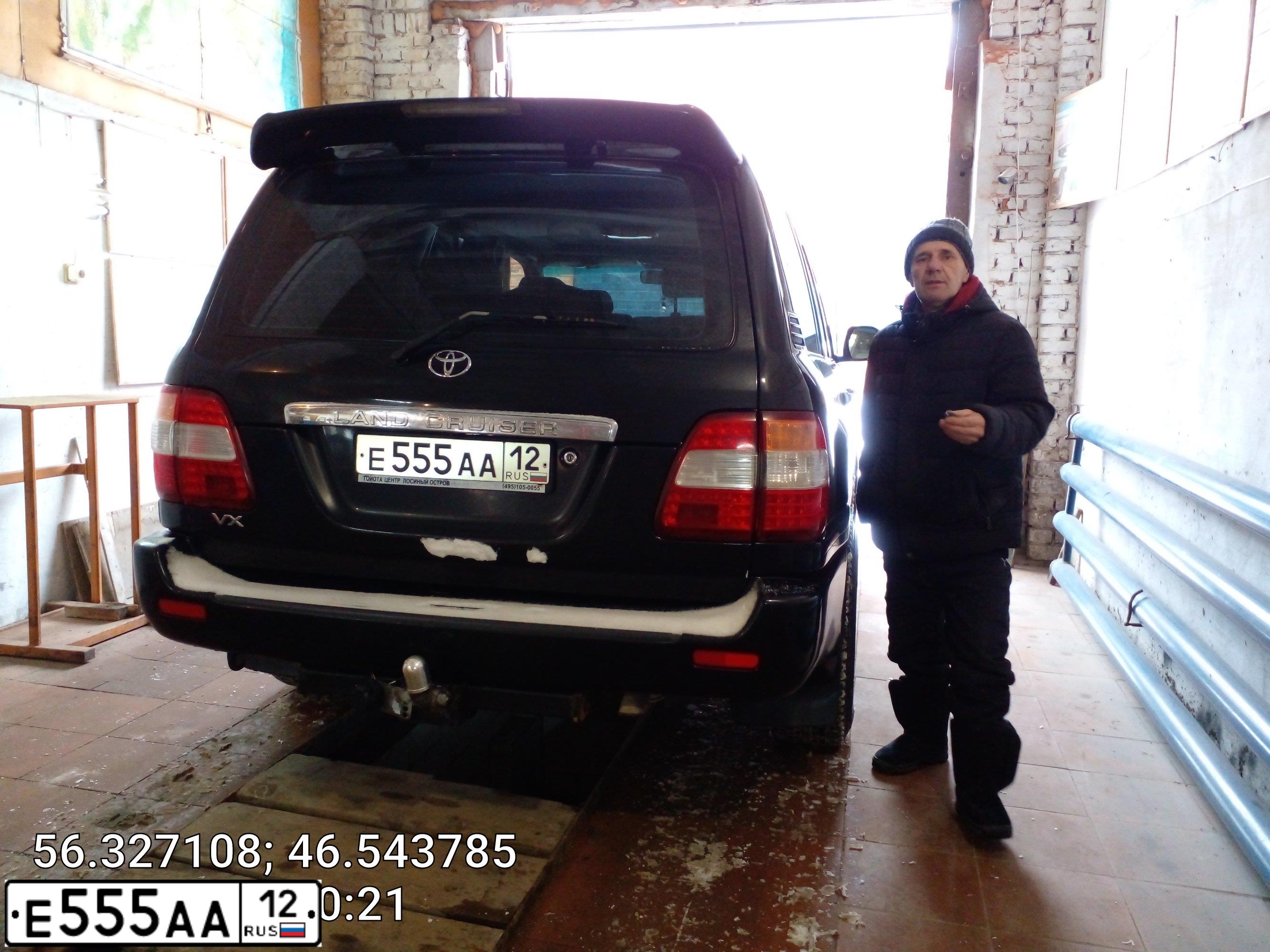 Фото автомобиля TOYOTA LANDCRUISER, 2006 — госномер Е555АА12. Цвет: ЧЕРНЫЙ