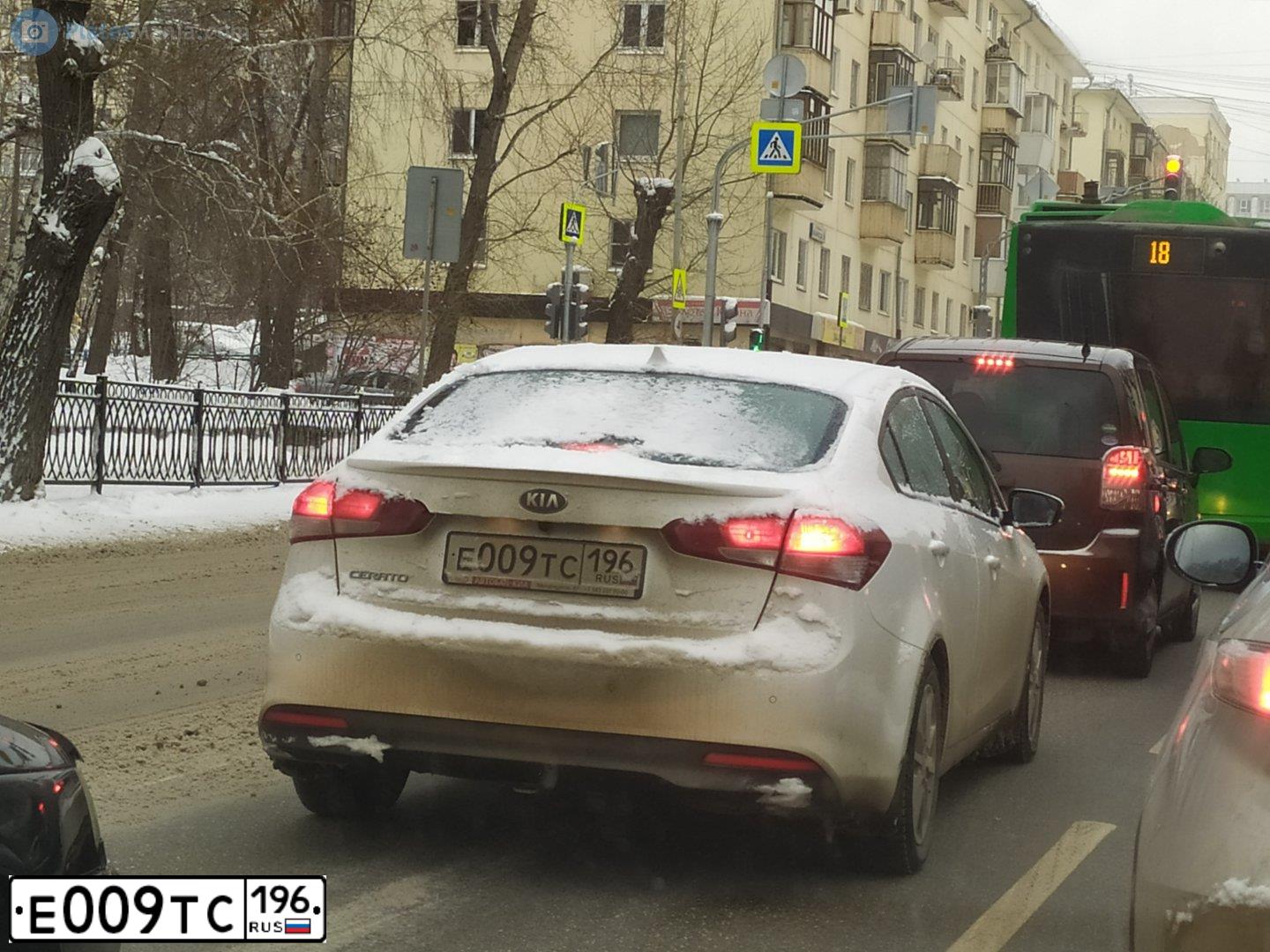 Фото автомобиля KIA CERATO FORTE, 2017 — госномер Х928РВ196. Цвет: Белый