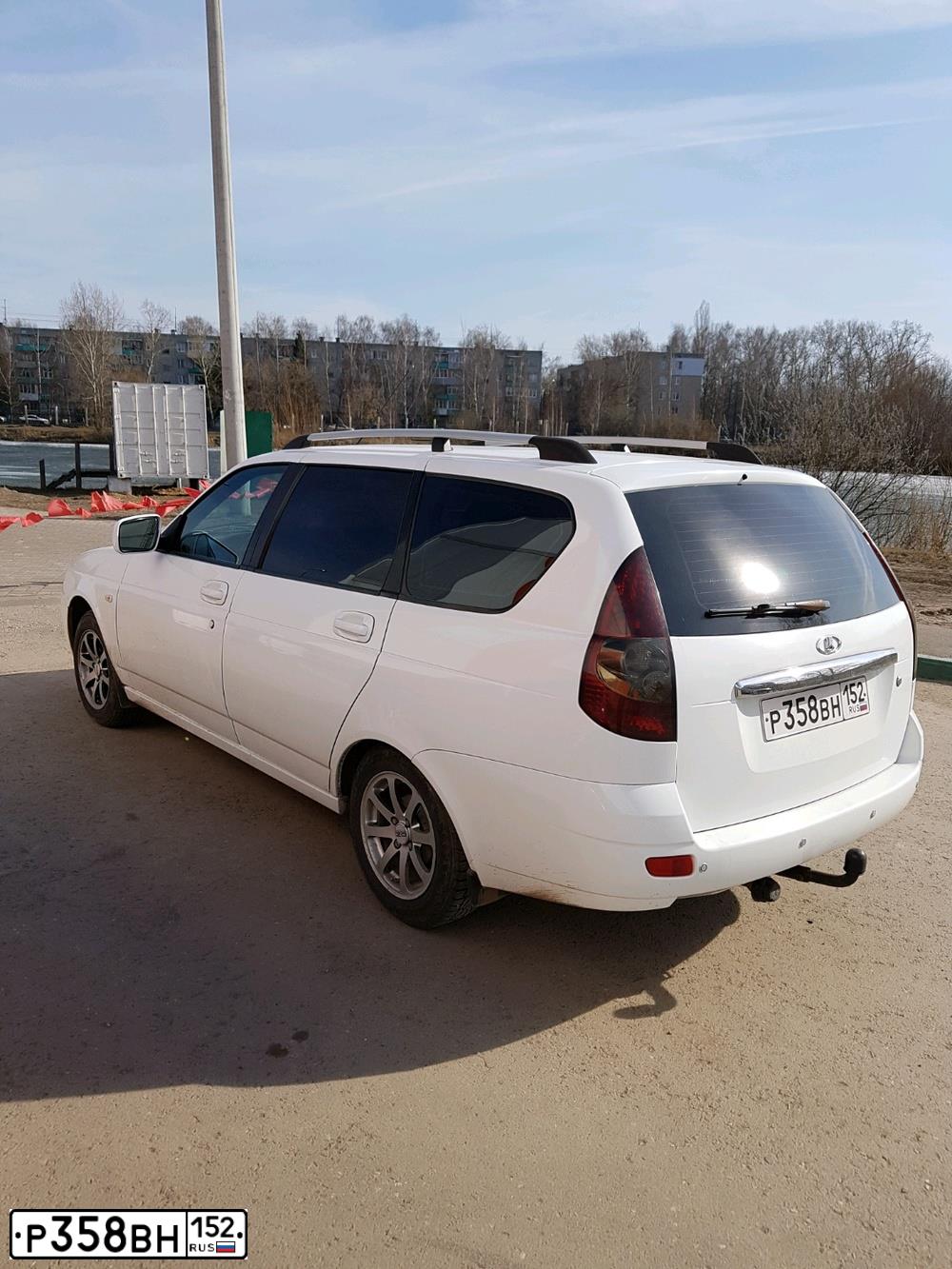 Фото автомобиля LADA 2171 PRIORA, 2011 — госномер О099ОО52. Цвет: Белый