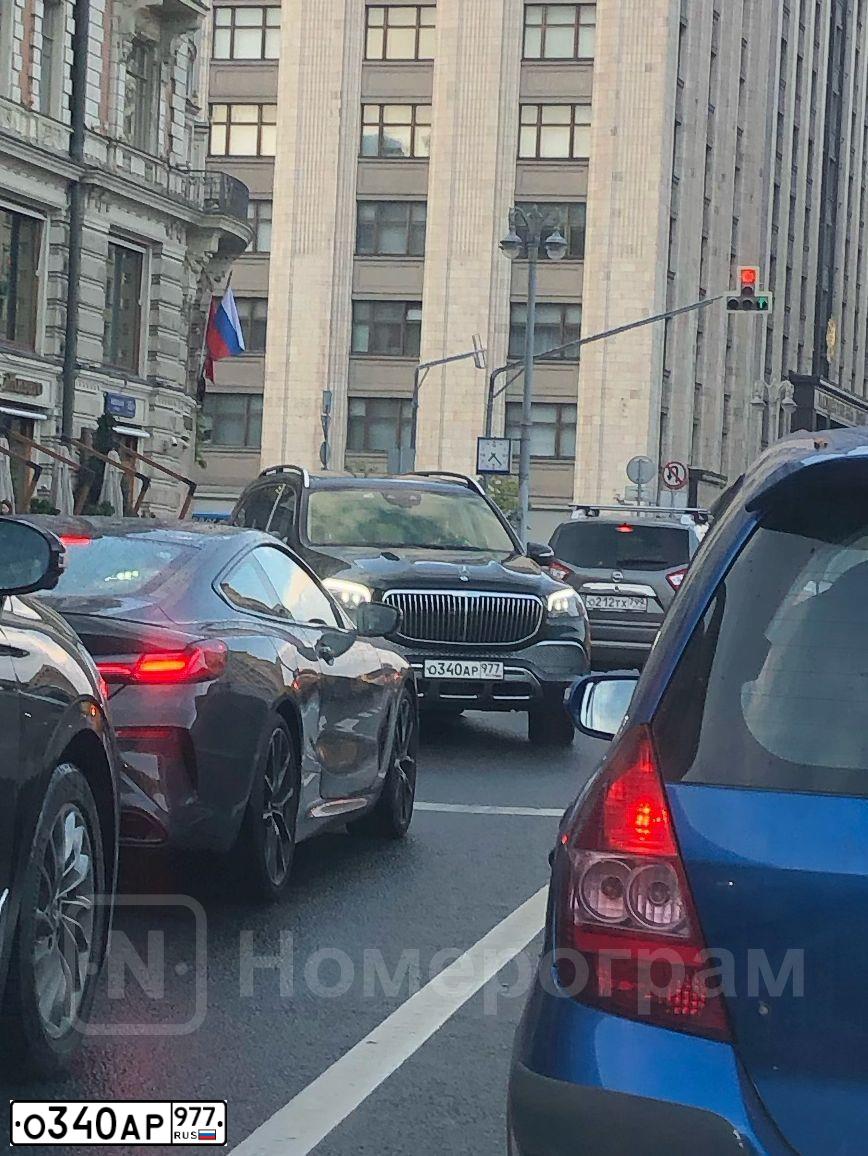 Фото автомобиля MERCEDES-BENZ GLS-CLASS GLS 600 4 МАТIС МАУВАСН, 2021 — госномер О340АР977. Цвет: ЗЕЛЕНЫЙ
