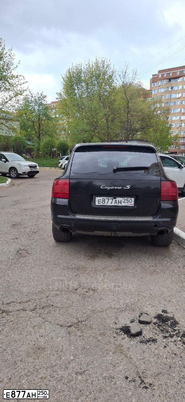 Фото автомобиля PORSCHE CAYENNE, 2006 — госномер Е877АН250. Цвет: ЧЕРНЫЙ