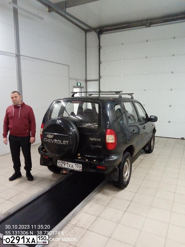 Фото автомобиля CHEVROLET T NIVA, 2008 — госномер Е491УТ790. Цвет: ЧЕРНЫЙ