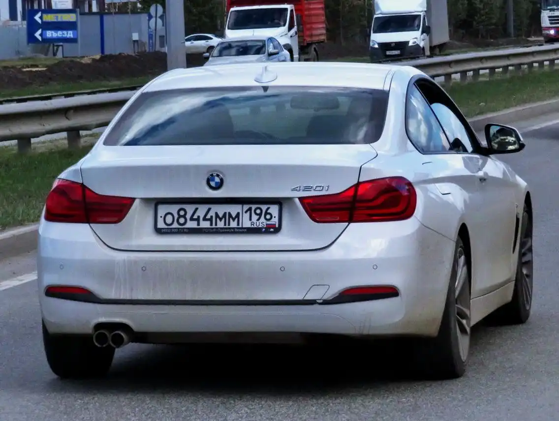 Фото автомобиля BMW SERIE 4, 2017 — госномер О844ММ196. Цвет: Белый