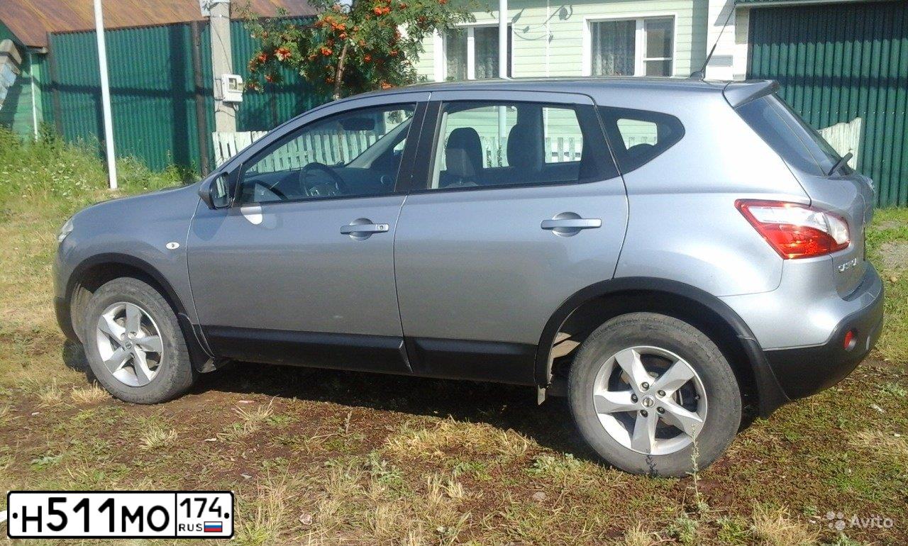Фото автомобиля NISSAN QASHQAI, 2010 — госномер Н511МО174. Цвет: Серый