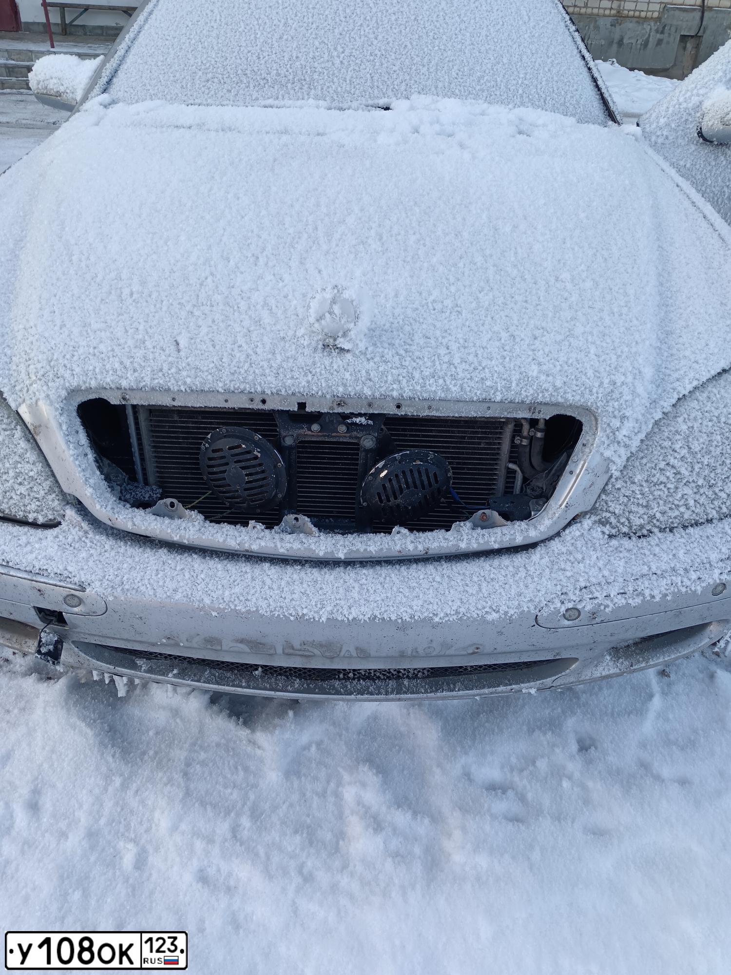 Фото автомобиля MERCEDES S-KLASSE, 1999 — госномер Т666РХ52. Цвет: СВЕТЛО-СЕРЫЙ
