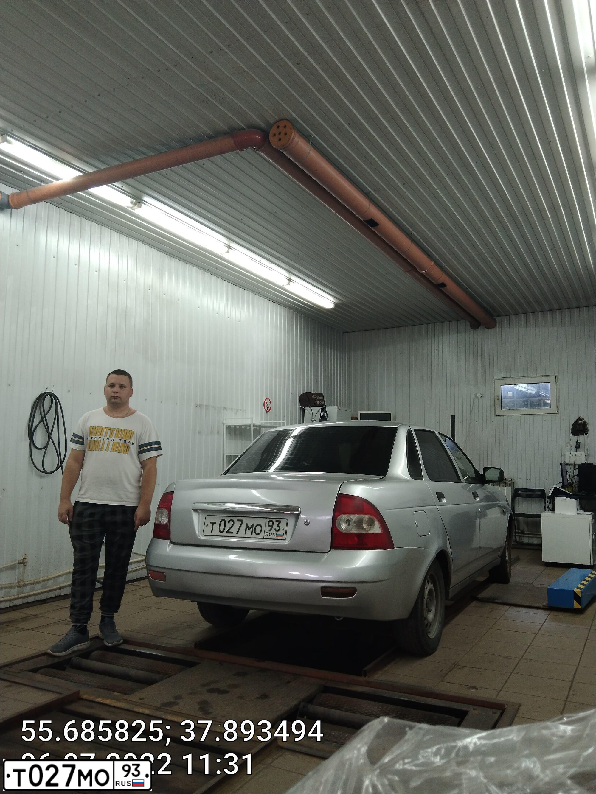 Фото автомобиля LADA 2170 PRIORA, 2008 — госномер Е198КО977. Цвет: СЕРЫЙ