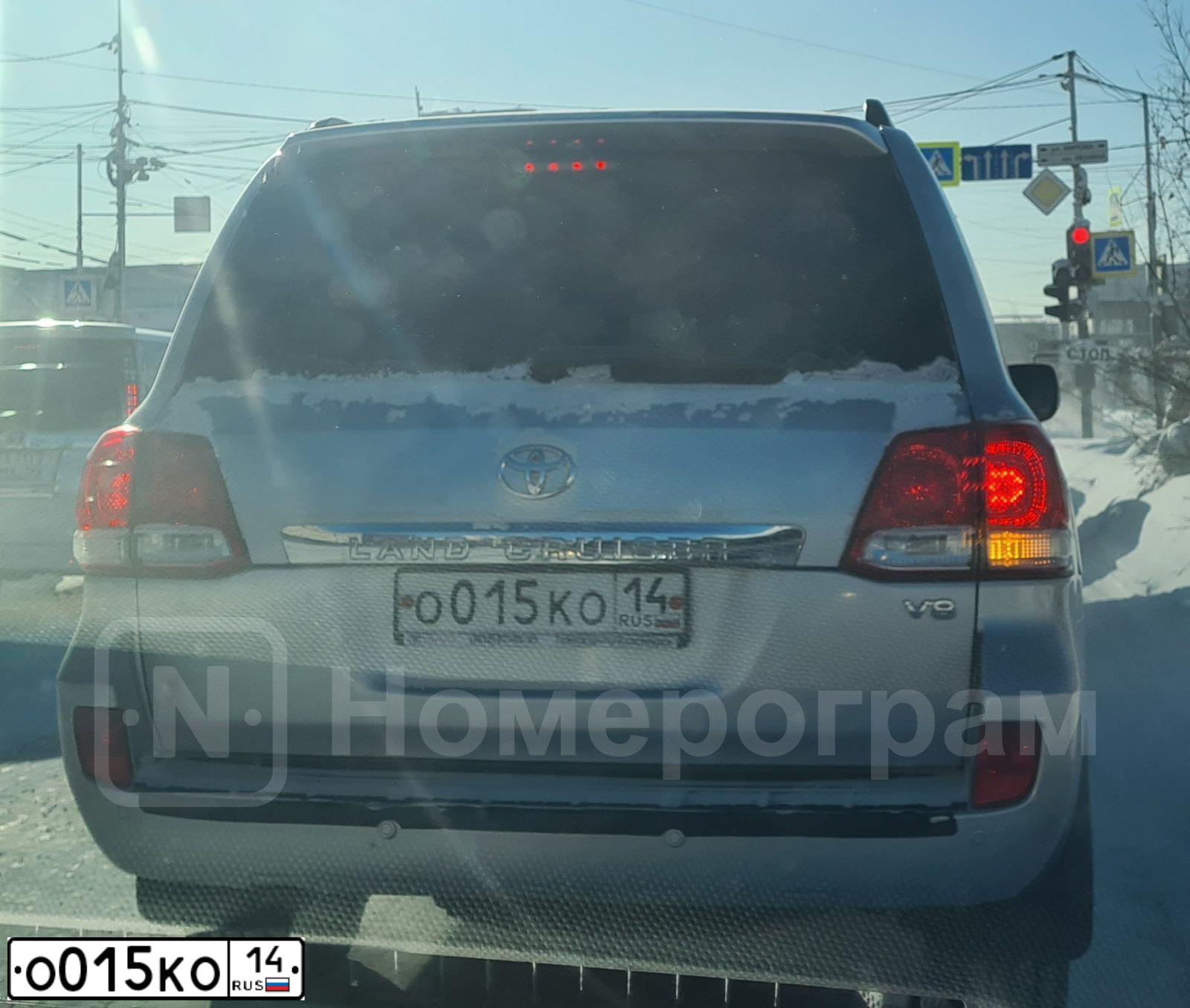 Фото автомобиля TOYOTA LANDCRUISER 200, 2008 — госномер О015КО14. Цвет: СЕРЕБРИСТЫЙ