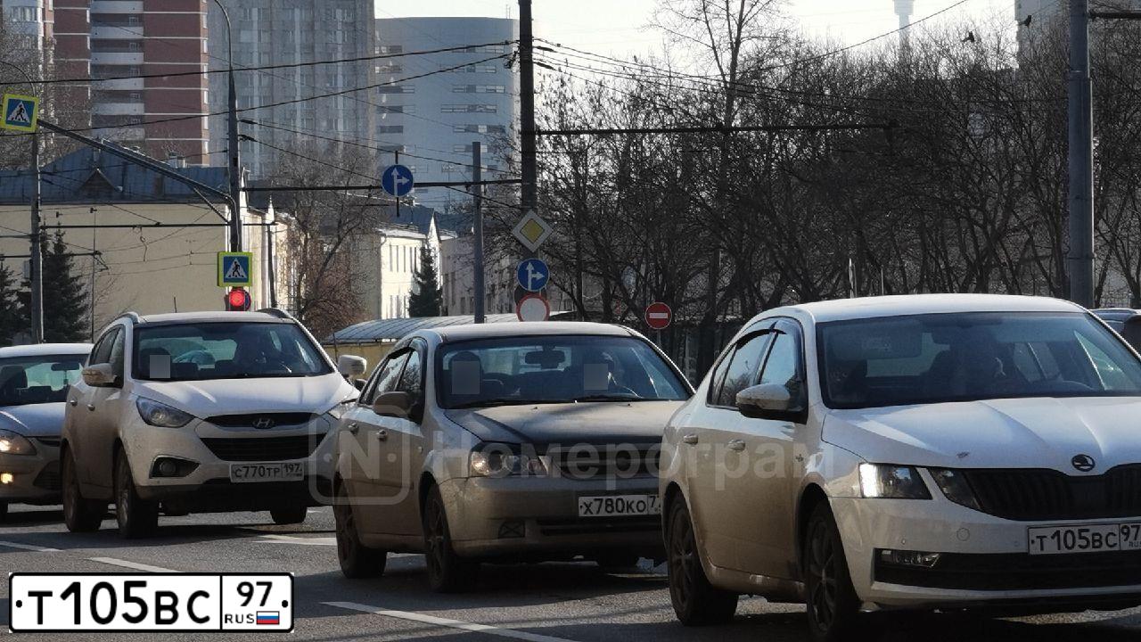 Фото автомобиля BMW SERIE 3, 2012 — госномер О321СЕ32. Цвет: Белый