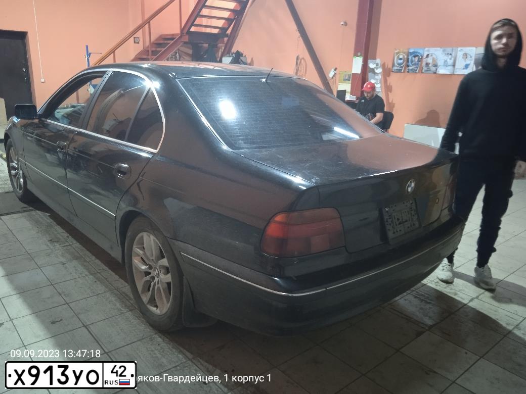Фото автомобиля BMW 525, 1999 — госномер Т055РЕ142. Цвет: ЧЕРНЫЙ