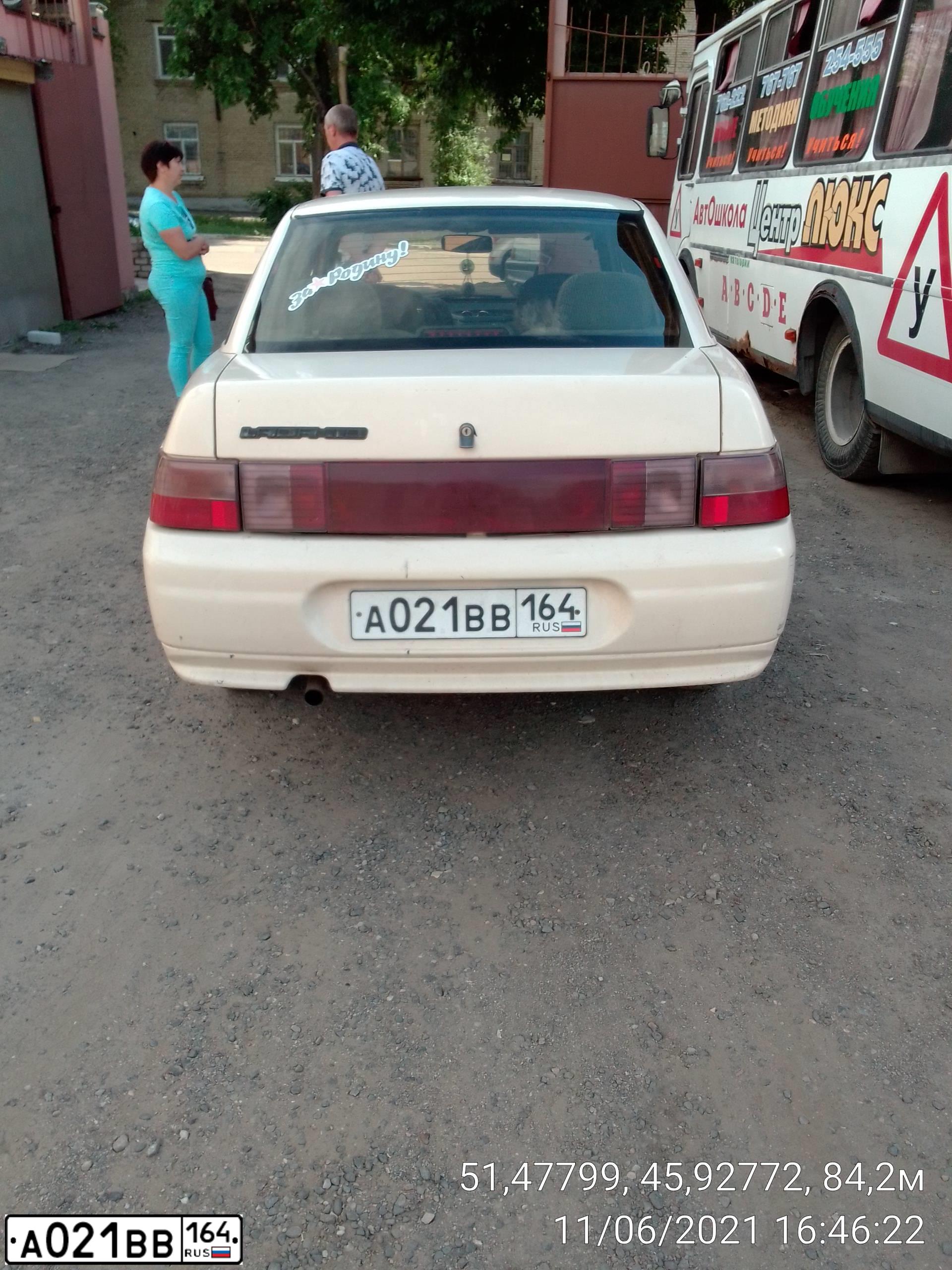 Фото автомобиля LADA 2110, 1998 — госномер А021ВВ164. Цвет: БЕЛО-ЖЕЛТЫЙ