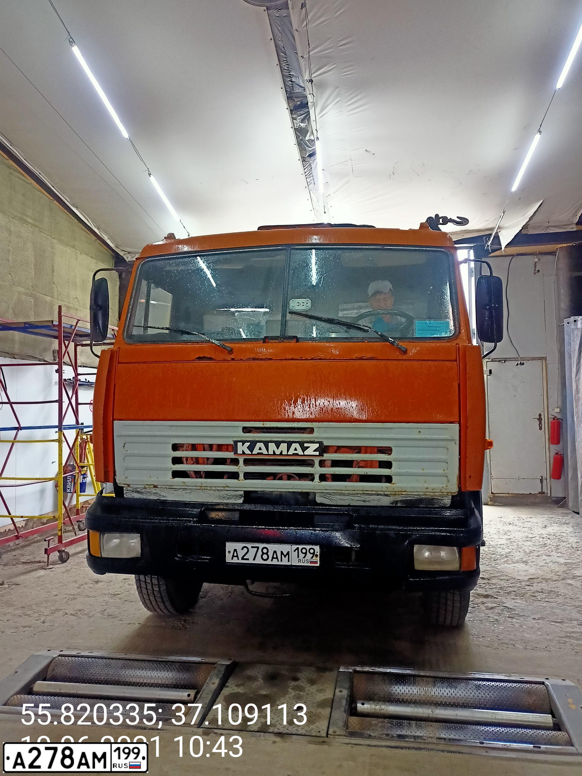 Фото автомобиля KAMAZ 5322, 2007 — госномер М428АМ198. Цвет: Оранжевый