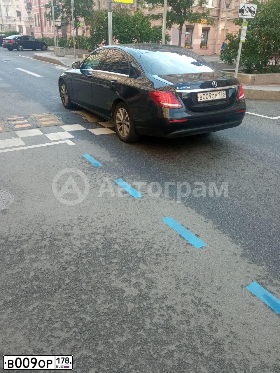 Фото автомобиля TOYOTA CAMRY, 2013 — госномер В009ОР178. Цвет: ЧЕРНЫЙ МЕТАЛЛИК